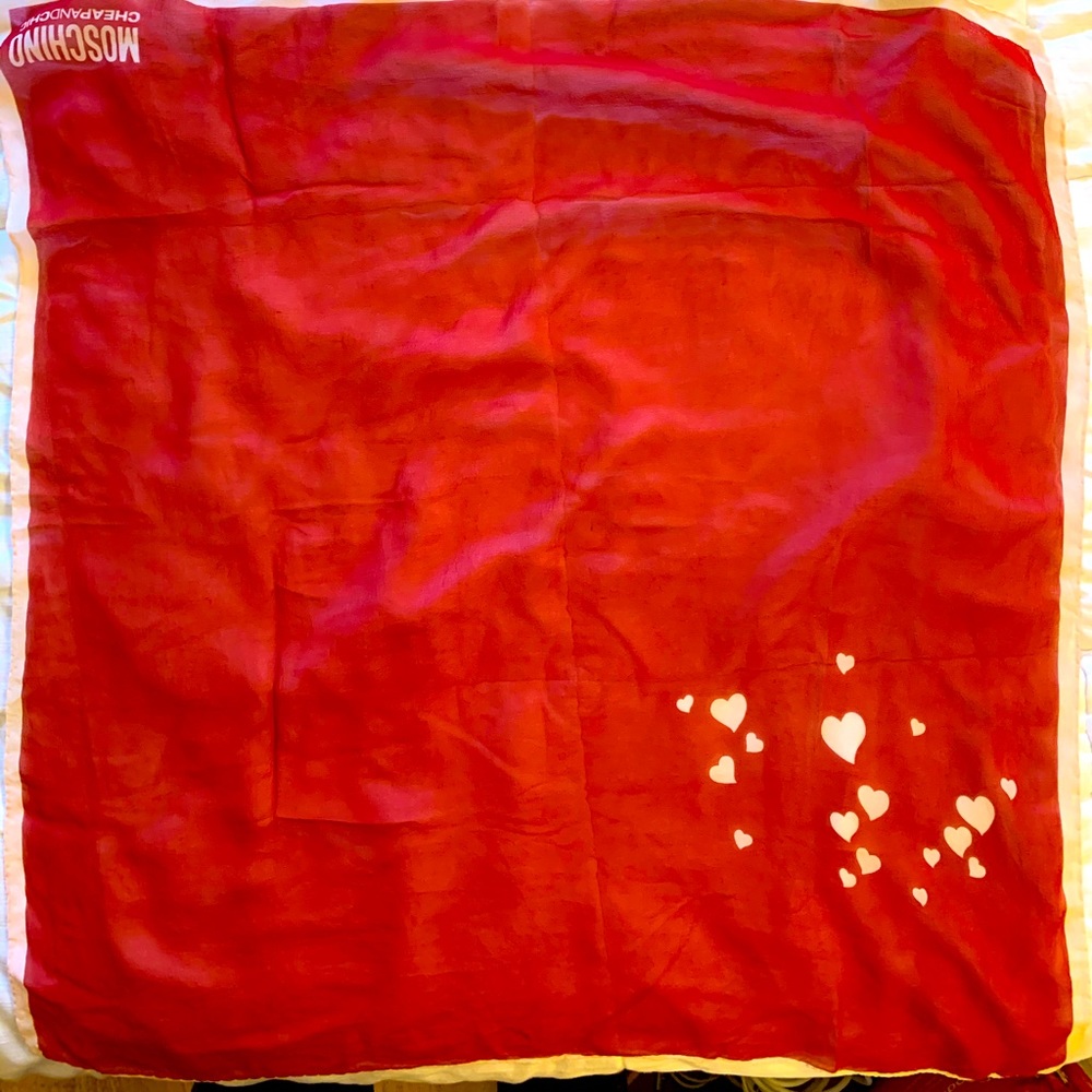 Mini silk red scarf with white hearts detail